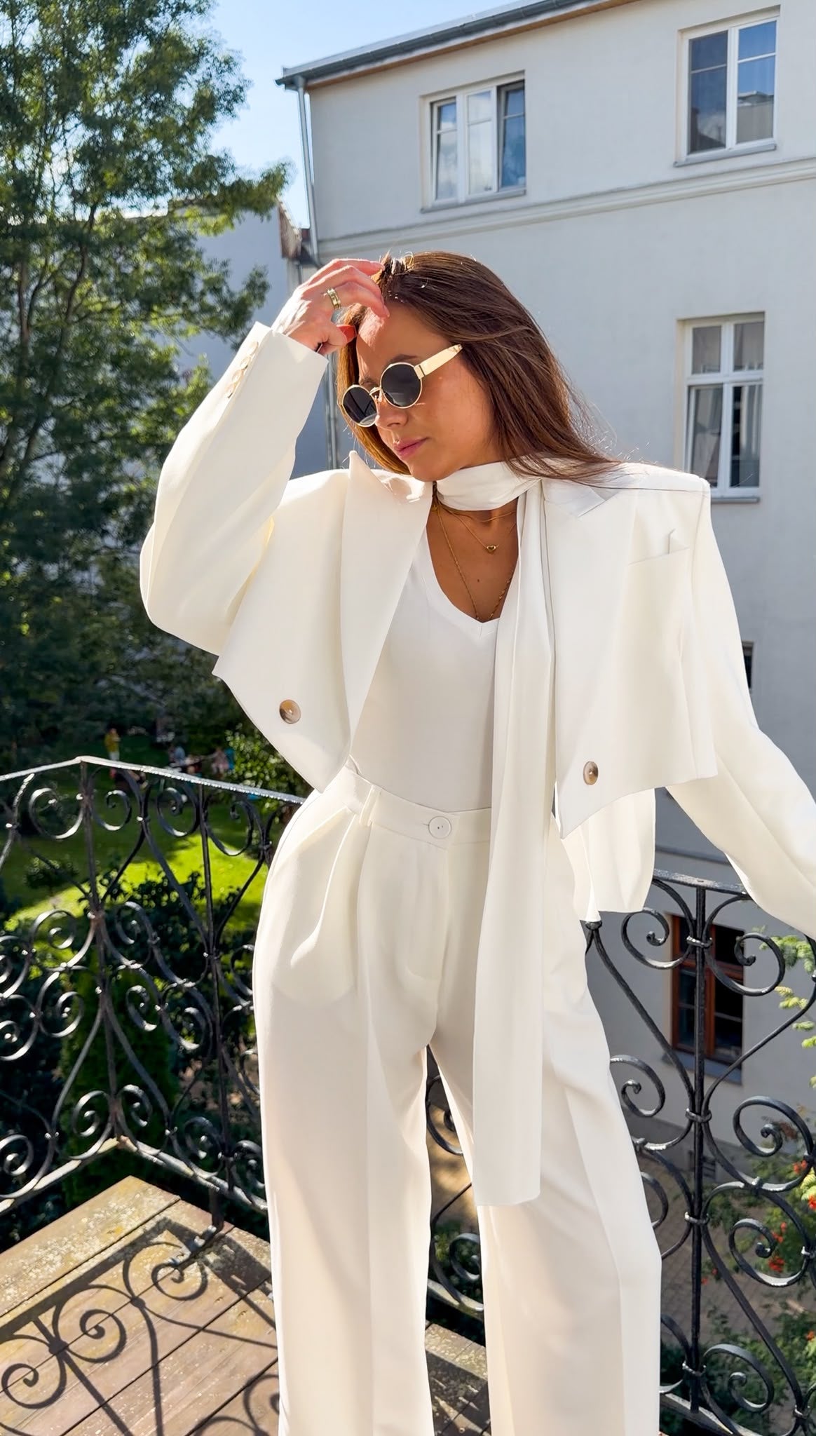 BIAŁA MARYNARKA BELLUCI VOGUE